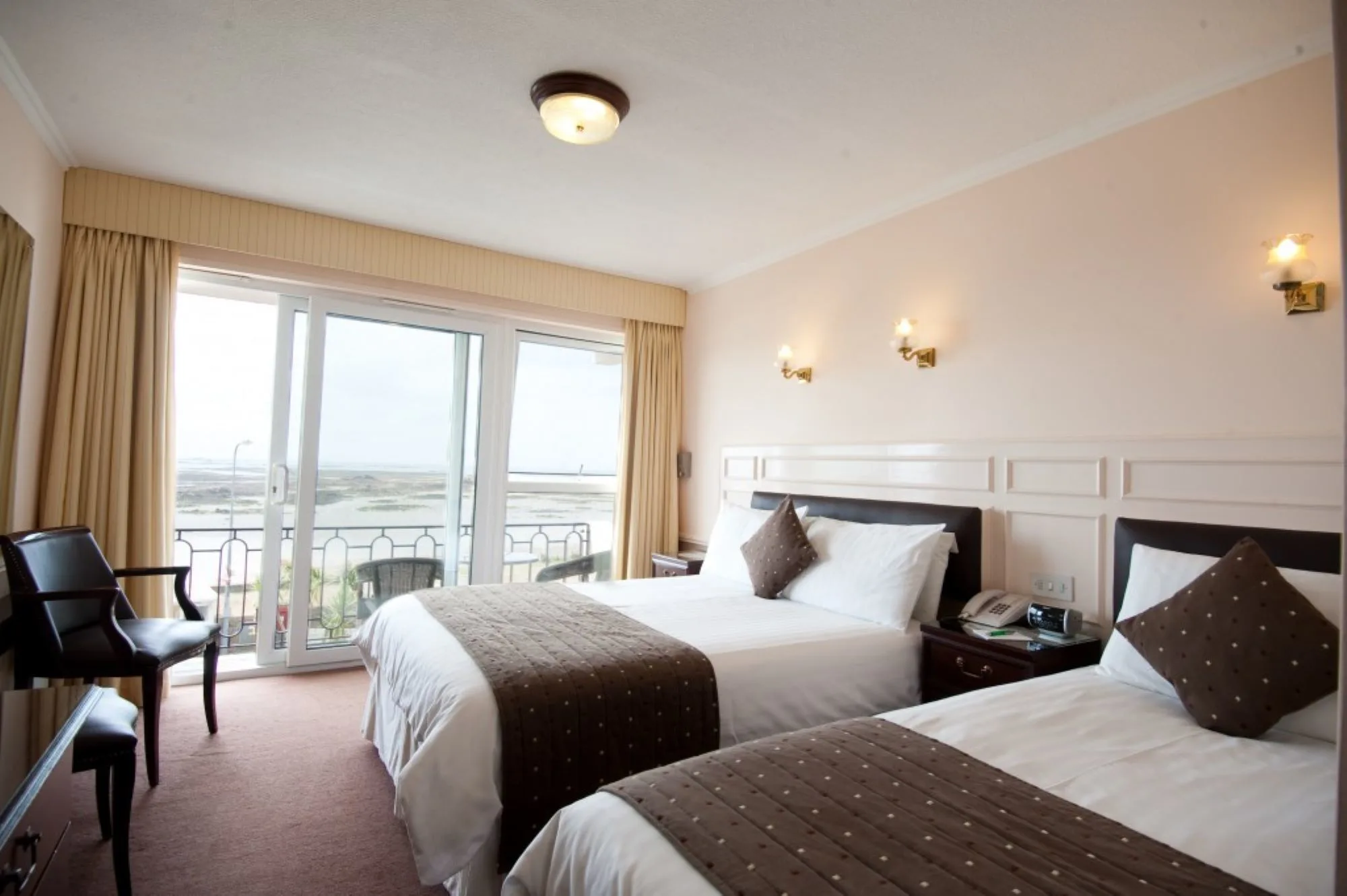 Bedroom with sea view balcony